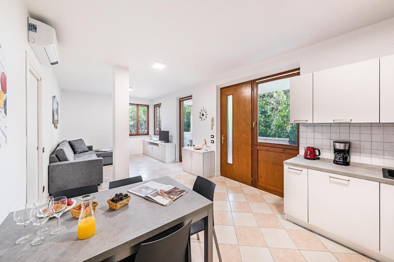 Apartament I Ciliegi 1-09 Con Piscina By Wonderful Italy Desenzano del Garda Zewnętrze zdjęcie