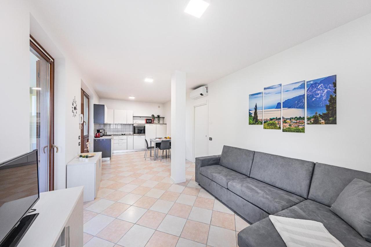 Apartament I Ciliegi 1-09 Con Piscina By Wonderful Italy Desenzano del Garda Zewnętrze zdjęcie