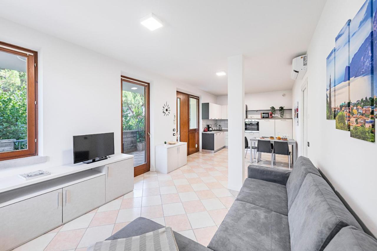 Apartament I Ciliegi 1-09 Con Piscina By Wonderful Italy Desenzano del Garda Zewnętrze zdjęcie